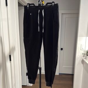 FIGS Women’s Jogger Scrub Pants